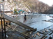 プールのような大きな露天風呂