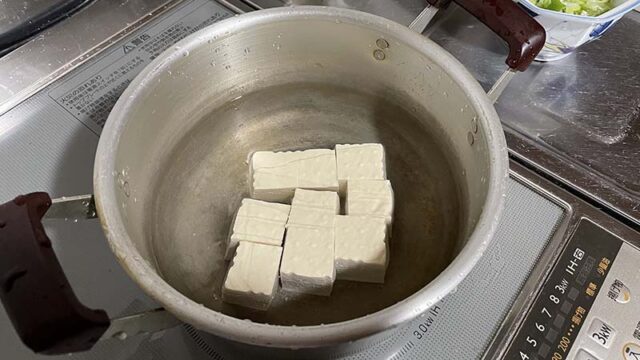 ゆのかで湯豆腐を作っているところ