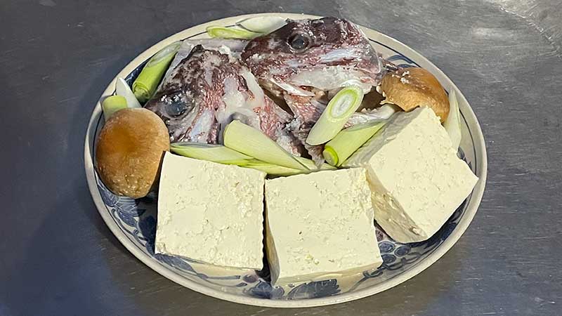 別府の貸間で地獄蒸し。鯛のアラとお豆腐と野菜で豪華な清蒸！