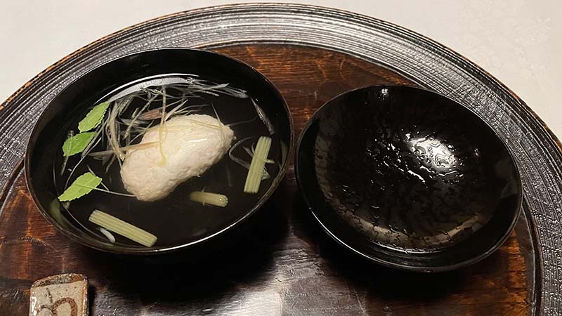 湯布院亀の井別荘の食事　帆立の真薯椀