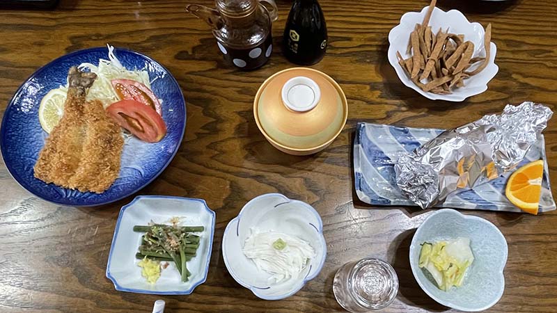 南会津 湯ノ花温泉 民宿かじや 夕食の一部 イワナが一杯