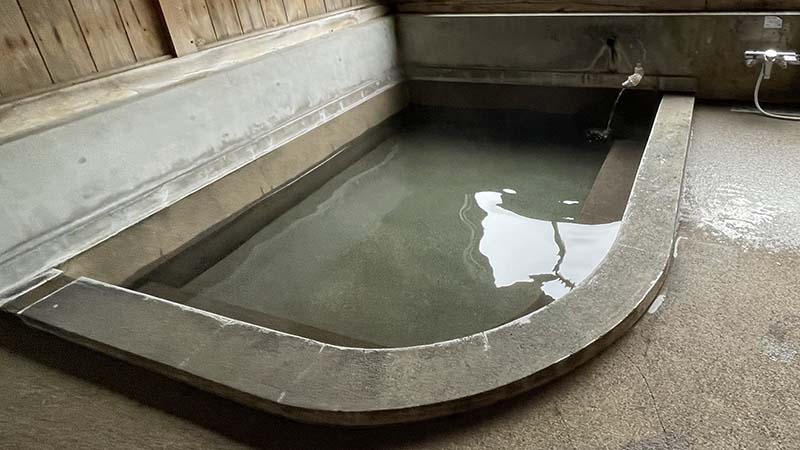 南会津 湯ノ花温泉 共同浴場 弘法の湯 朝はお湯がまだたまってない