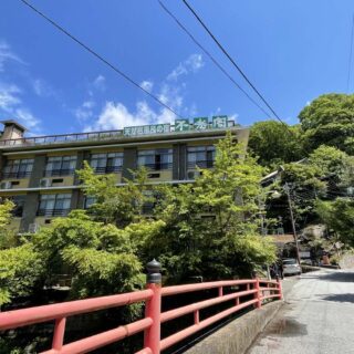 山梨県 増富温泉 不老閣で天然ラジウム岩風呂。湯温が低いので季節に